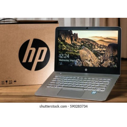 Portátil HP de 15.6″ con pantalla Full HD, procesador Intel Core de última generación, 16 GB de RAM, SSD de 512 GB.